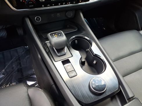 Used 2022 Nissan Rogue SV w/ SV Premium Package image 22