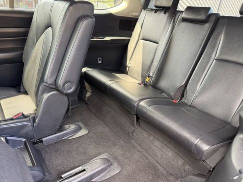 Used 2025 Toyota Grand Highlander AWD image 32