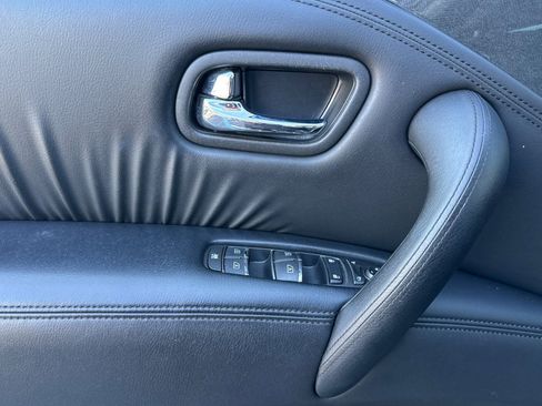 Used 2023 Nissan Armada SV image 10