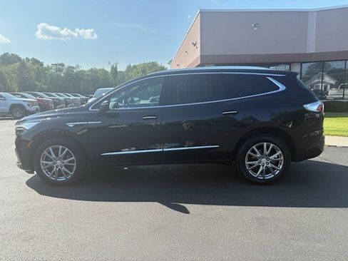 Used 2022 Buick Enclave Premium w/ Experience Buick Package image 2