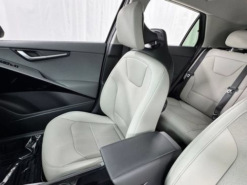 New 2026 Kia Niro EX FWD image 13