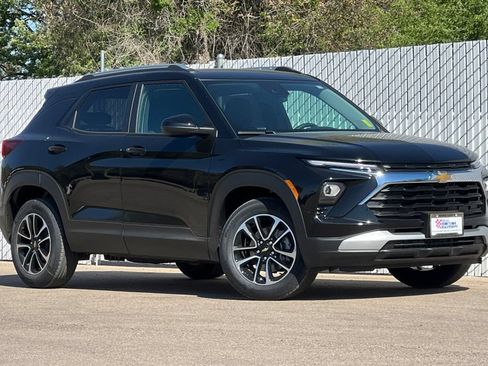 New 2026 Chevrolet TrailBlazer LT w/ LT Cold Weather Package FWD image 2