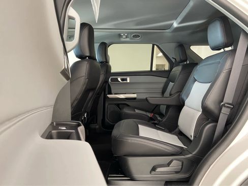Used 2023 Ford Explorer XLT w/ Equipment Group 202A image 13