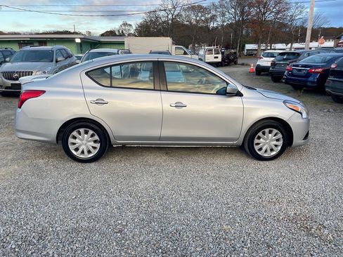 Used 2018 Nissan Versa SV FWD image 9