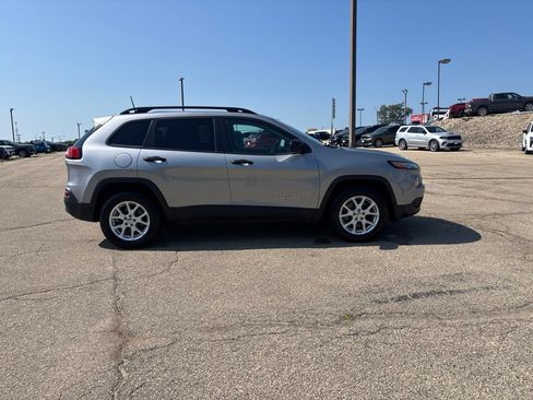 Used 2016 Jeep Cherokee Sport w/ Cold Weather Group AWD/4WD image 6