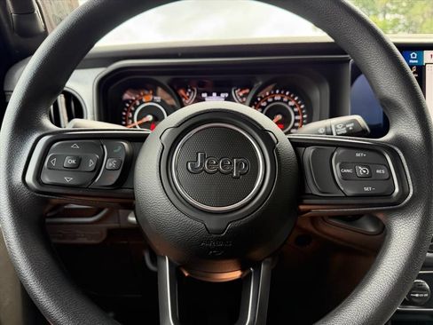 Used 2025 Jeep Wrangler Sport AWD/4WD image 19