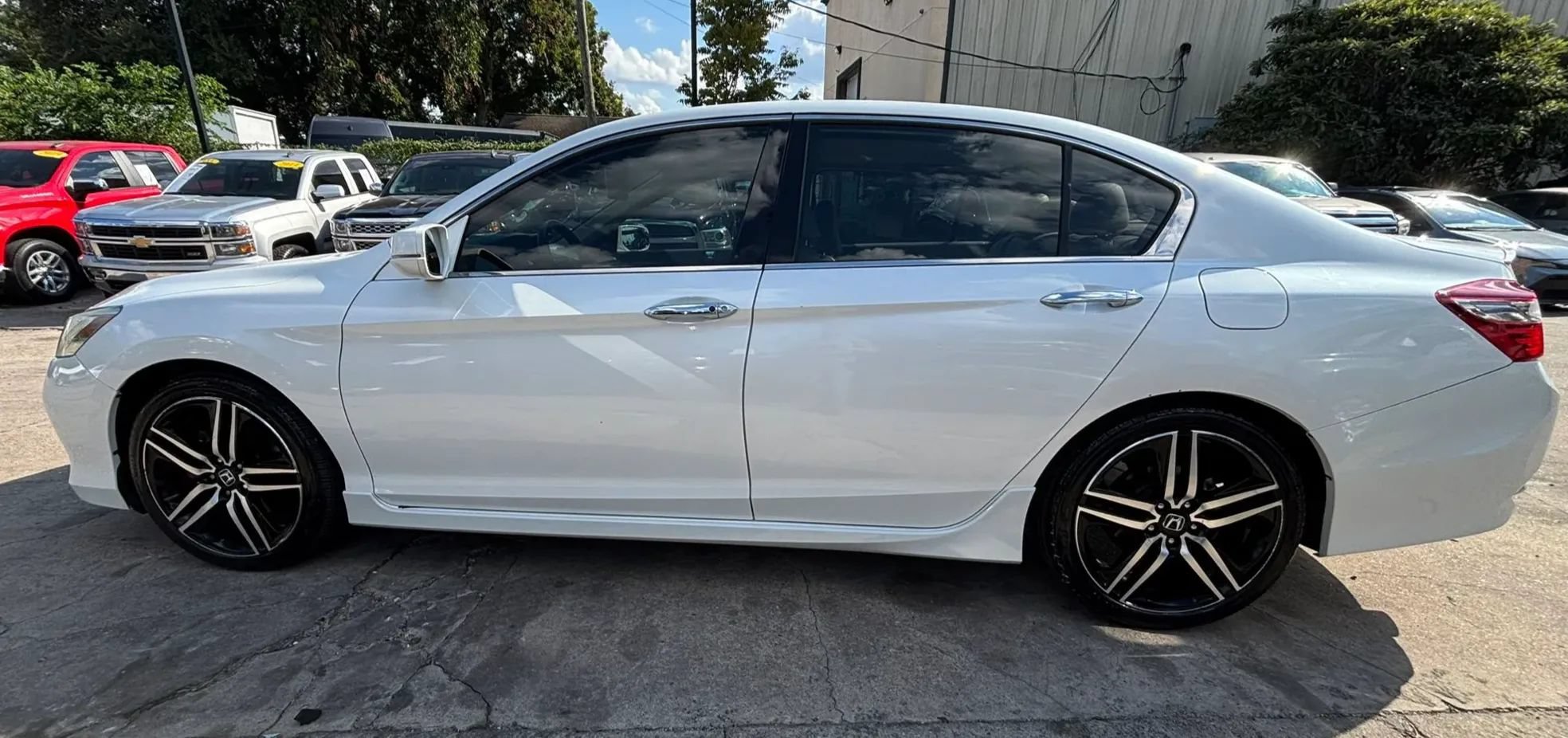 Used 2017 Honda Accord Touring image 4