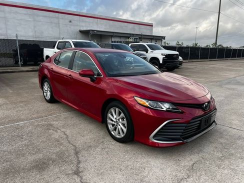 Used 2024 Toyota Camry LE image 3