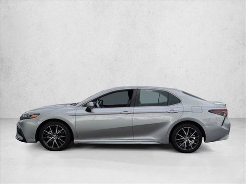 Used 2023 Toyota Camry SE image 9
