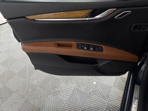 Used 2019 Maserati Ghibli S Q4 AWD/4WD image 9