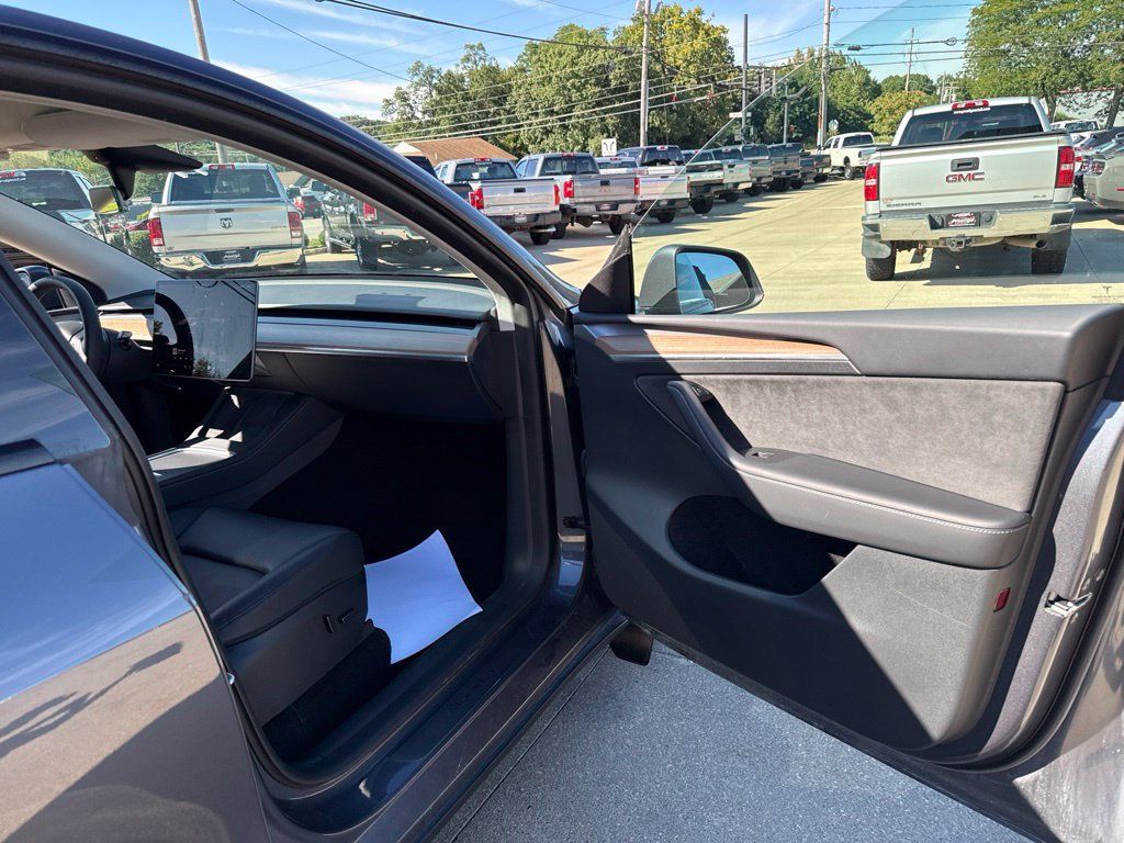Used 2023 Tesla Model Y Long Range AWD/4WD image 37
