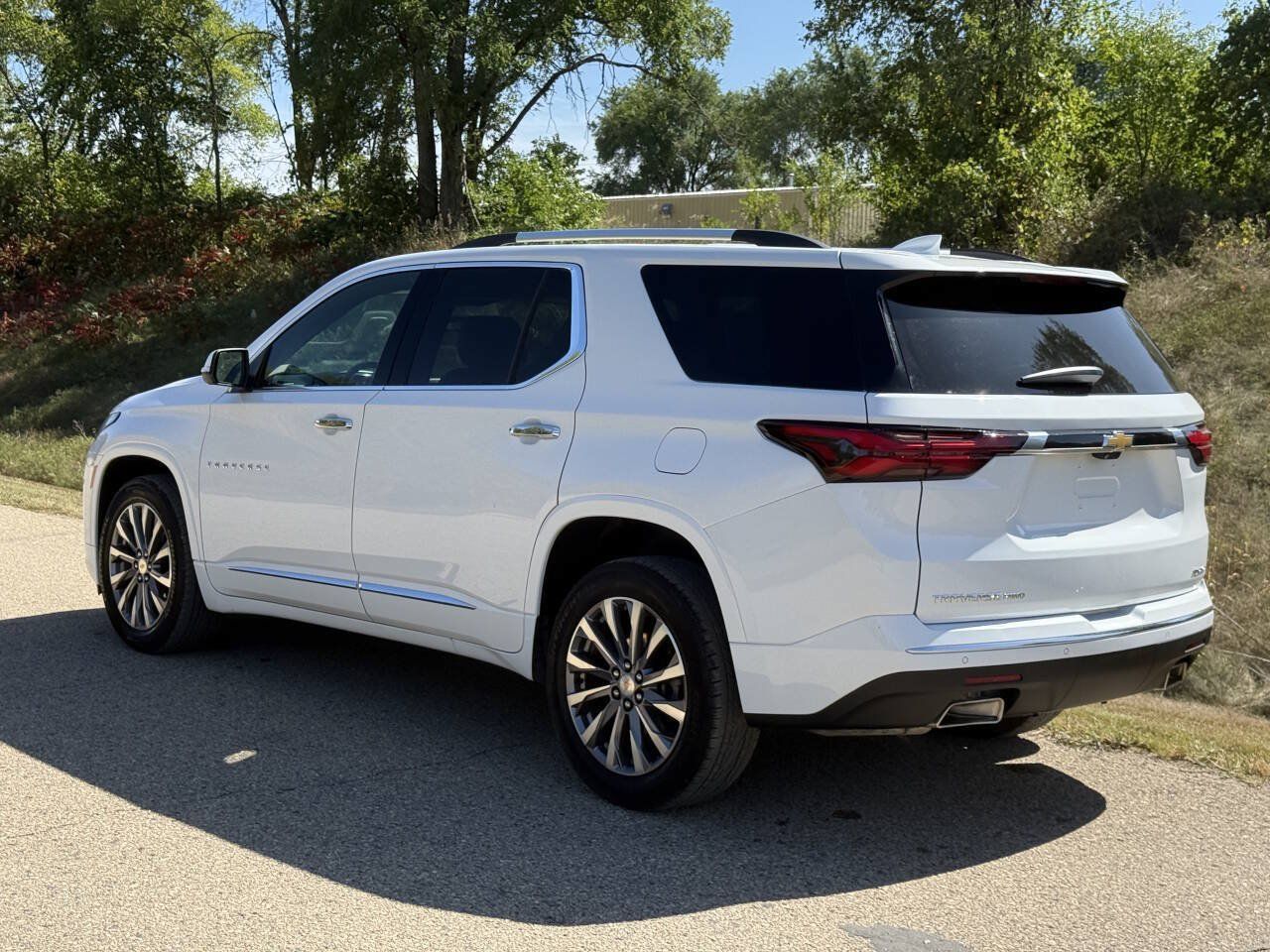 Used 2022 Chevrolet Traverse Premier w/ LPO, Floor Liner Package AWD/4WD image 6