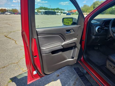 Used 2024 Chevrolet Colorado LT w/ LT Convenience Package III AWD/4WD image 15