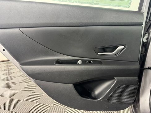 Used 2025 Hyundai Elantra SE FWD image 24