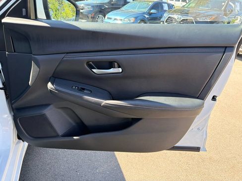 Used 2025 Nissan Sentra SV FWD image 9