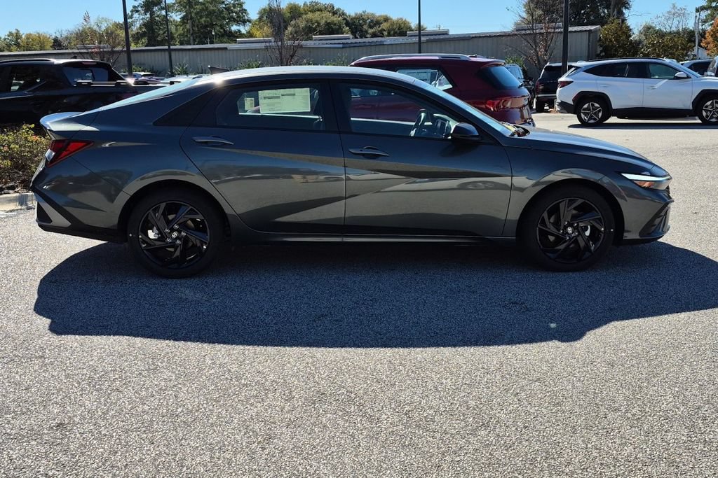 New 2026 Hyundai Elantra SEL Sport FWD image 4