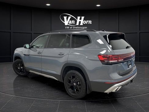 Used 2024 Volkswagen Atlas Peak Edition SEL image 3