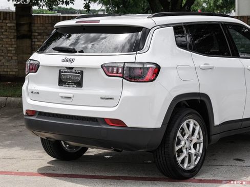 Used 2023 Jeep Compass Latitude AWD/4WD image 16
