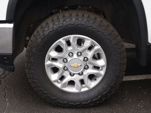 Used 2024 Chevrolet Silverado 2500 LT AWD/4WD image 14