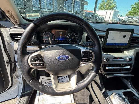 Used 2021 Ford Explorer XLT AWD/4WD image 10