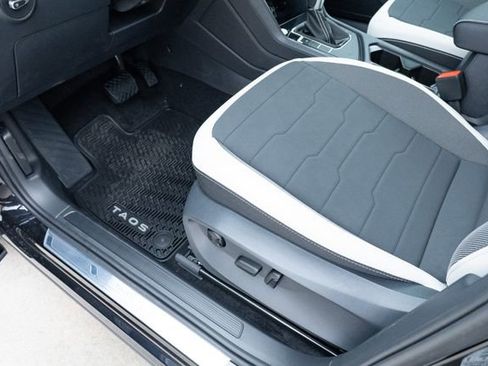 New 2026 Volkswagen Taos SE FWD image 28