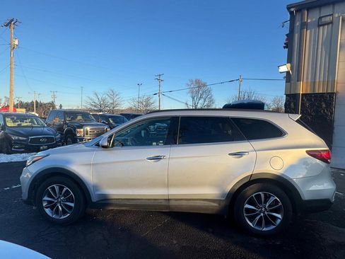 Used 2017 Hyundai Santa Fe SE w/ Cargo Package image 2