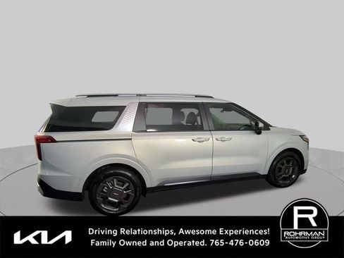 Used 2025 Kia Carnival EX FWD image 10