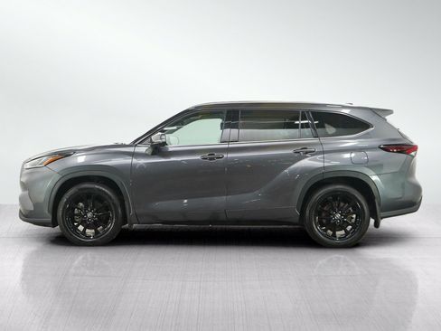 Used 2024 Toyota Highlander Limited AWD/4WD image 2