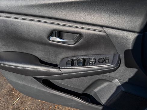 Used 2024 Nissan Sentra SV FWD image 20