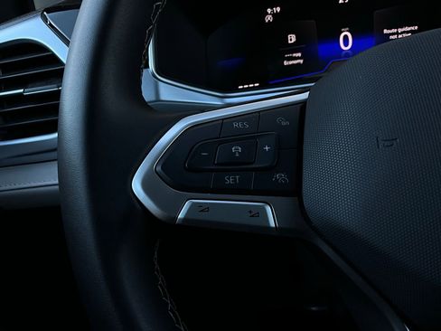 Used 2025 Volkswagen Taos SE image 35