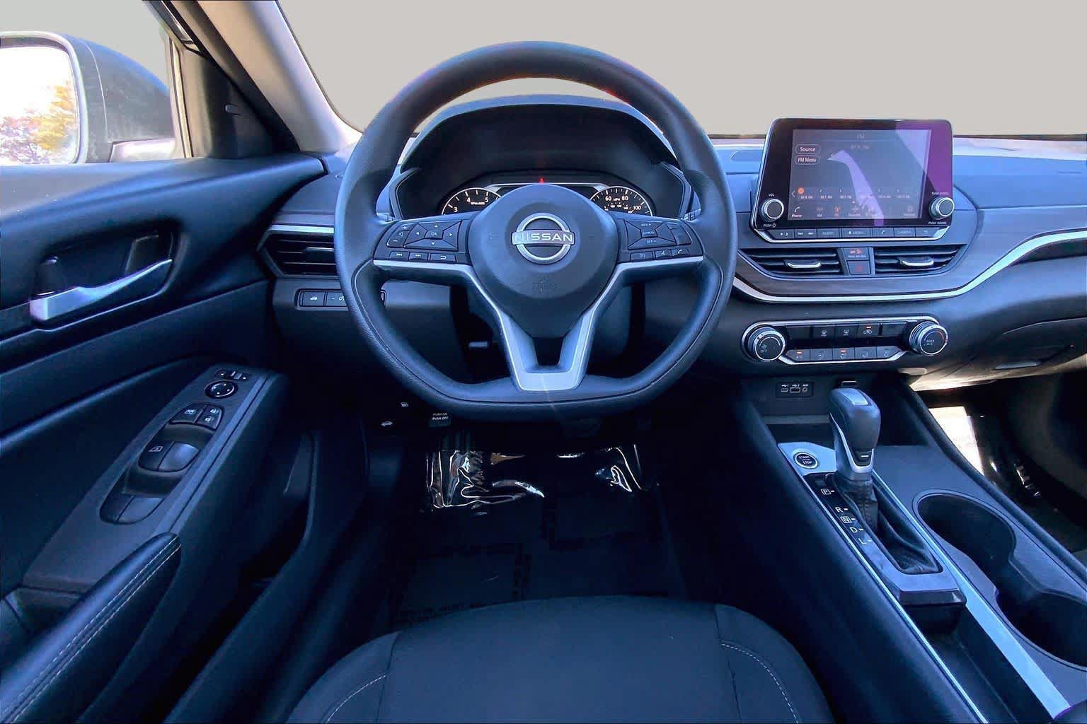 Used 2025 Nissan Altima 2.5 SV FWD image 6