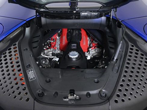 Used 2022 Ferrari SF90 Spider image 5