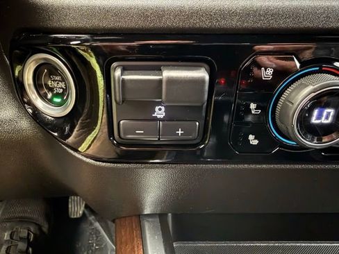 Used 2022 Chevrolet Silverado 1500 High Country w/ Technology Package image 34