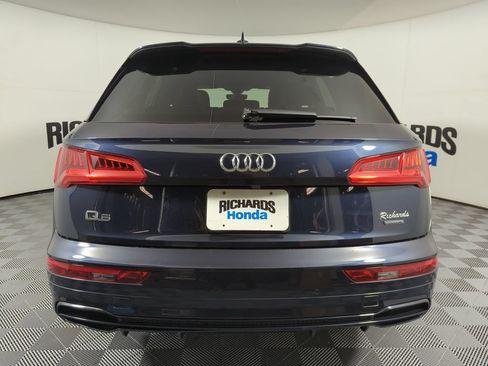 Used 2020 Audi Q5 2.0T Titanium Premium Plus w/ Premium Plus Package AWD/4WD image 4