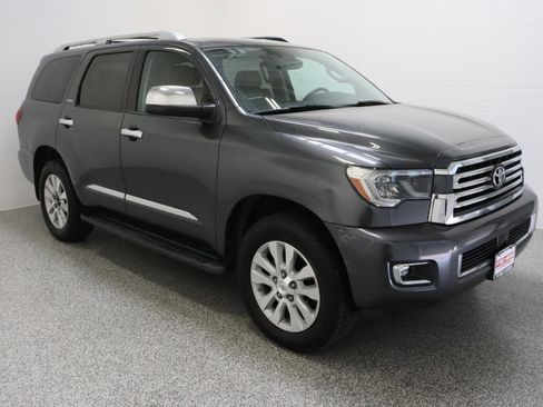 Used 2019 Toyota Sequoia Platinum image 4