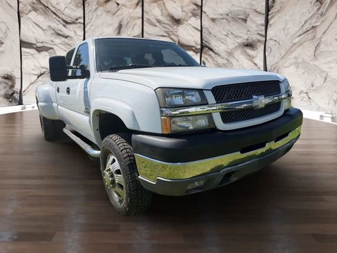 Used 2004 Chevrolet Silverado 3500 LS w/ Heavy-Duty Power Package image 3