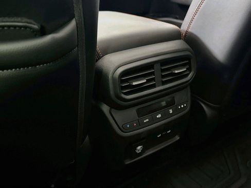 Used 2025 Honda Pilot TrailSport image 34