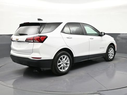 Used 2024 Chevrolet Equinox LS w/ LS Convenience Package FWD image 5