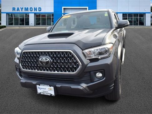 Used 2019 Toyota Tacoma TRD Sport image 7