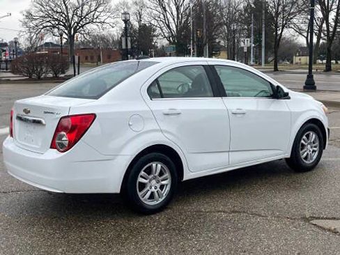 Used 2016 Chevrolet Sonic LT image 5