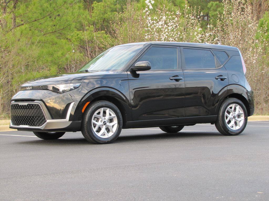Used 2024 Kia Soul LX w/ Option Group 015 FWD image 3