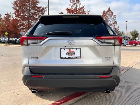 Used 2025 Toyota RAV4 XLE image 7