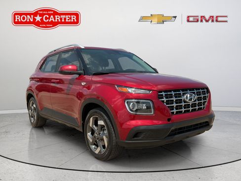 Used 2024 Hyundai Venue Limited FWD image 1