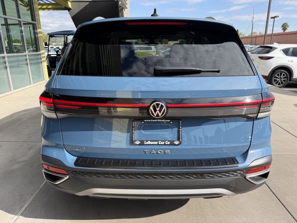 Used 2025 Volkswagen Taos SE FWD image 13