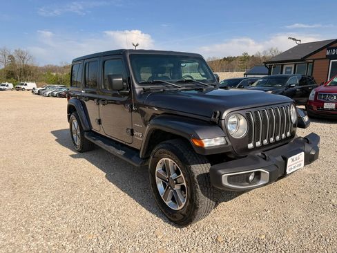 Used 2018 Jeep Wrangler Unlimited Sahara AWD/4WD image 8