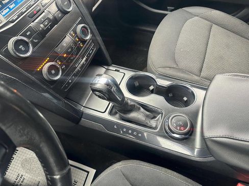 Used 2018 Ford Explorer XLT image 18