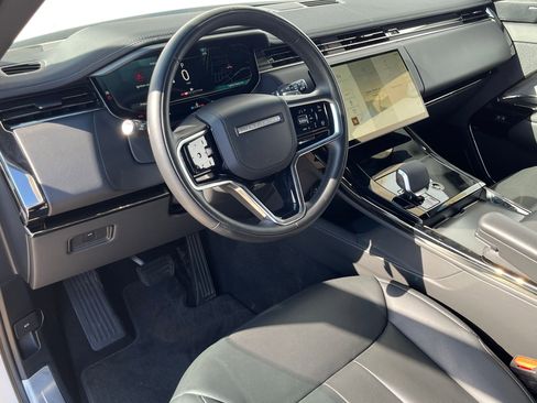 Used 2025 Land Rover Range Rover Sport SE image 4