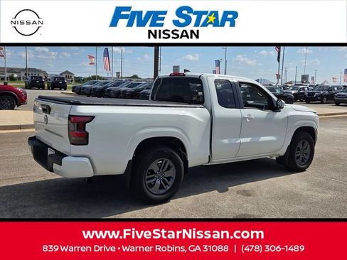 Used 2025 Nissan Frontier SV RWD image 11