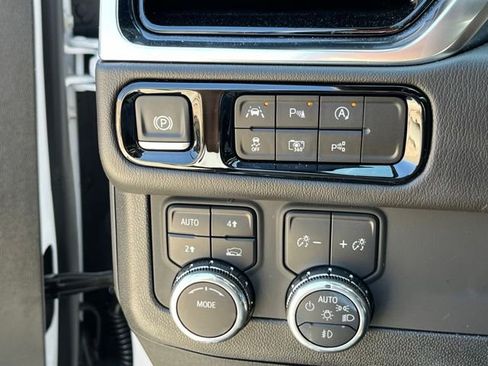 Used 2025 GMC Yukon XL Denali AWD/4WD image 27