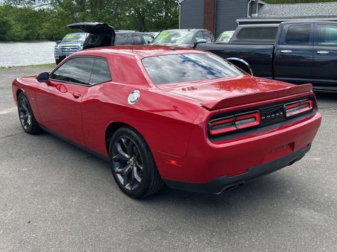 Used 2017 Dodge Challenger R/T RWD image 4